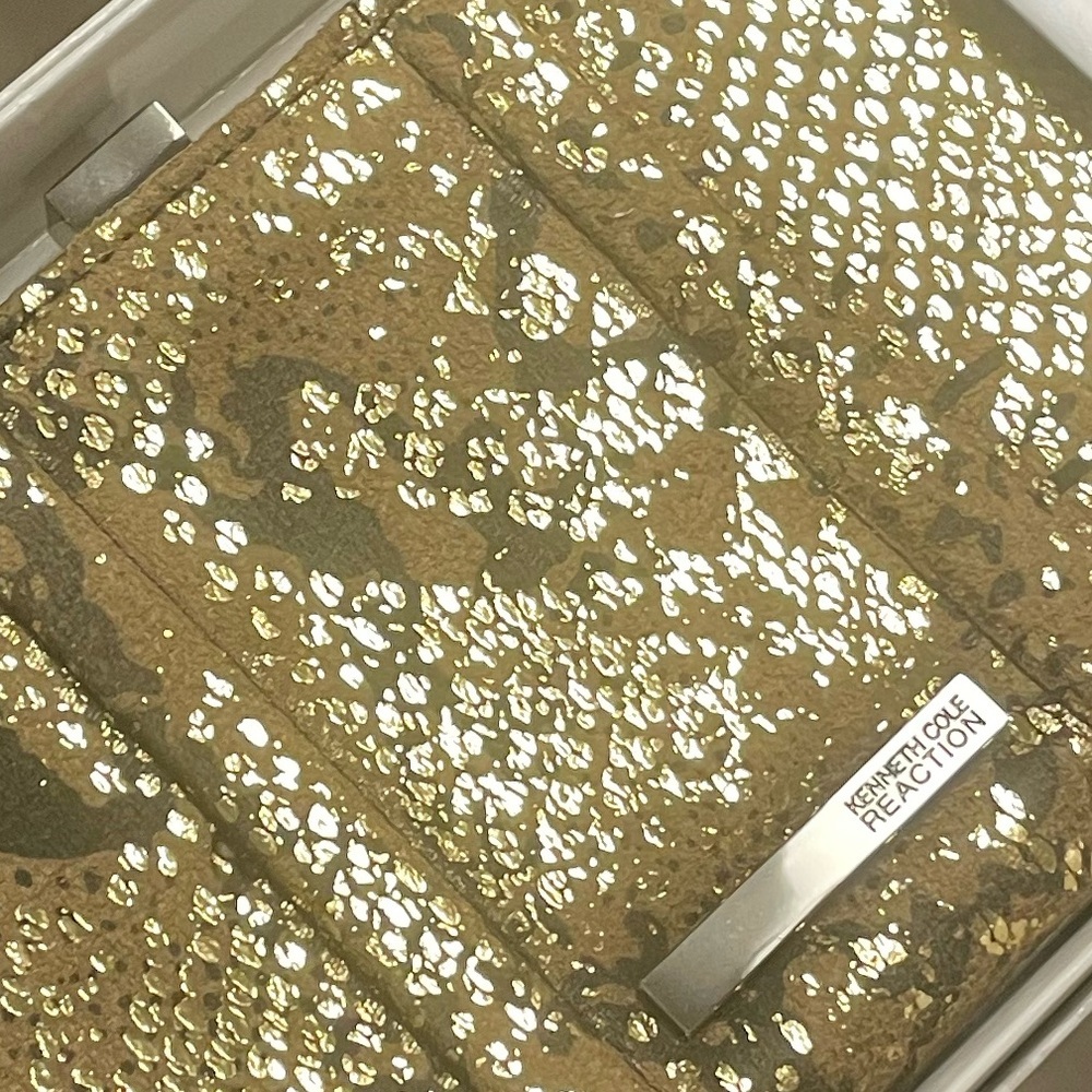 🤎Kenneth Cole Reaction Metallic Gold and Brown Wallet/ Clutch. Comes w/ box. - Picture 3 of 9